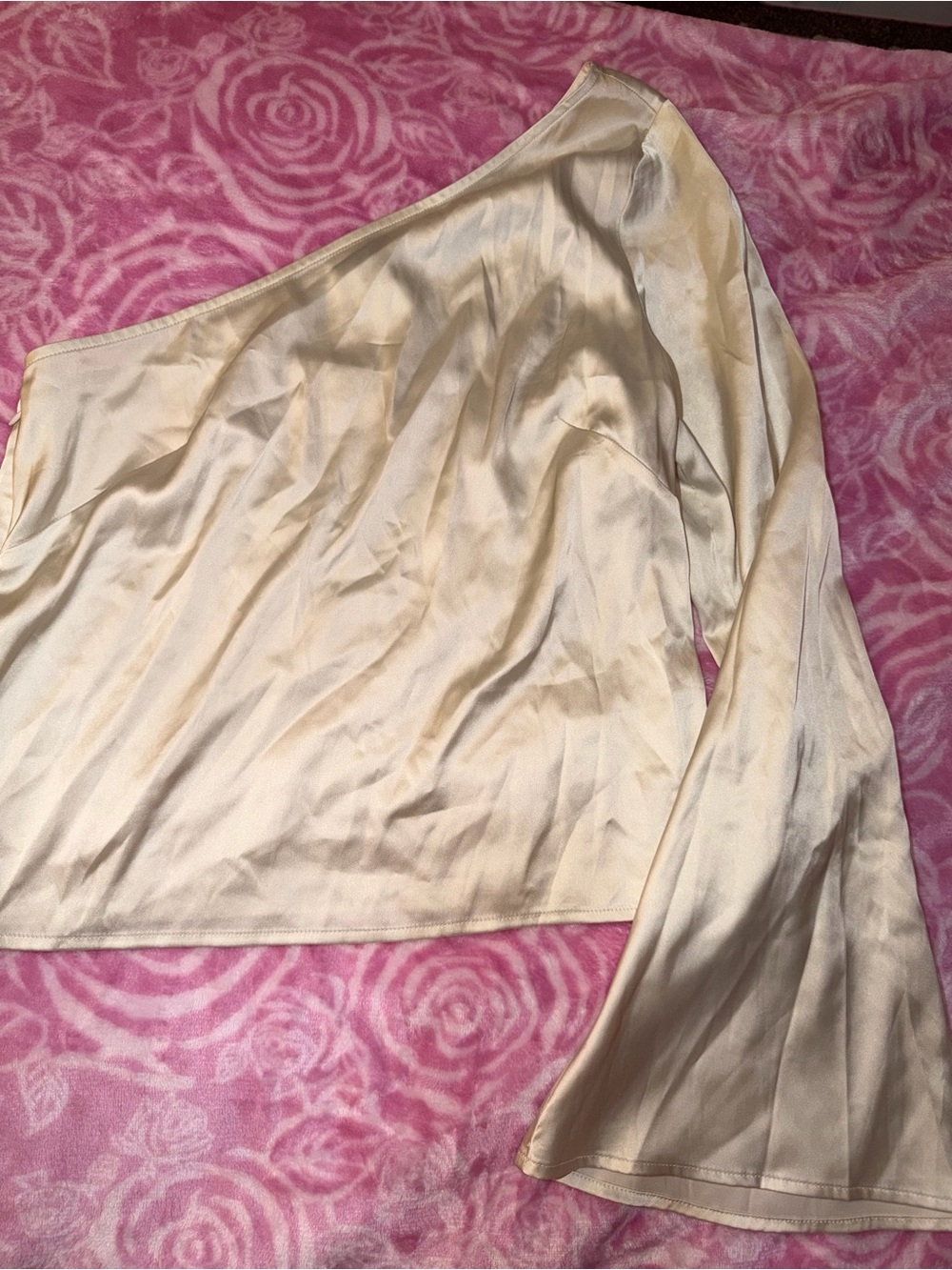 Express One-Shoulder Satin Long Sleeve Top in Cream